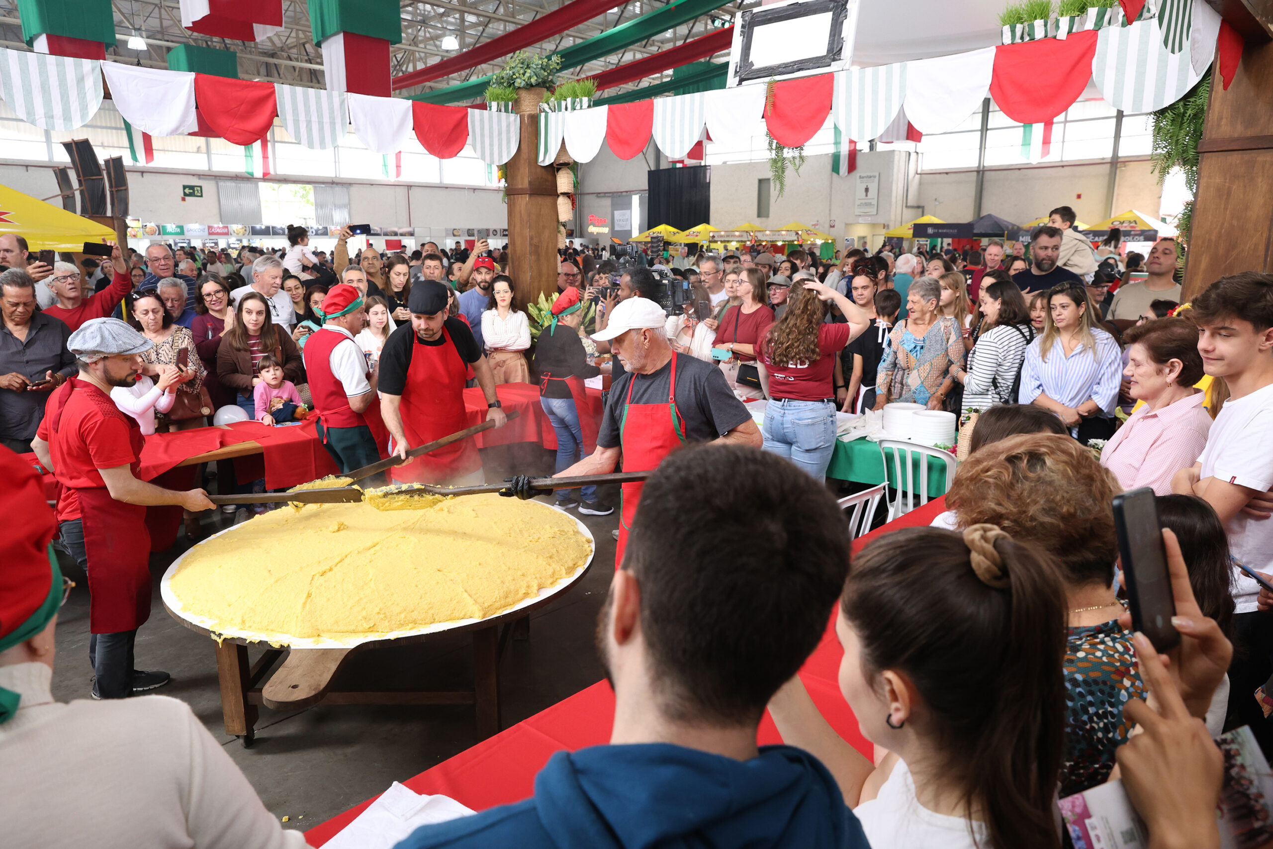 Festa italiana reúne gastronomia, música e tradição em quatro dias de programação em Joinville