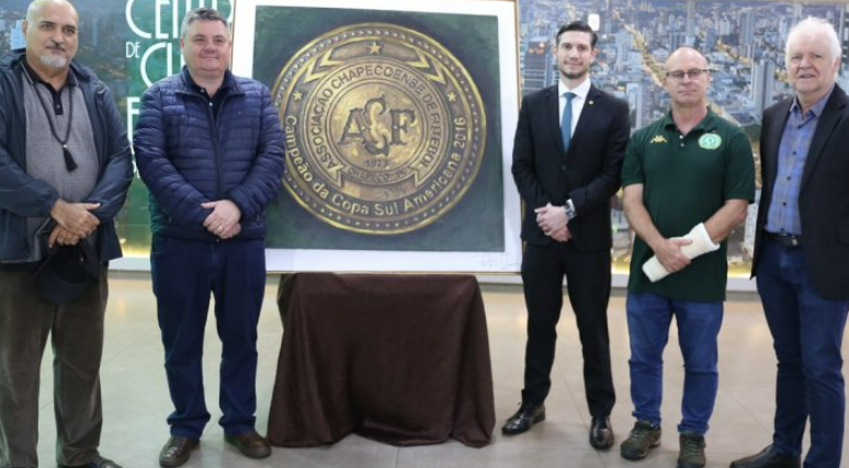 Cerimônia marca entrega de obra em memória das vítimas da Chapecoense