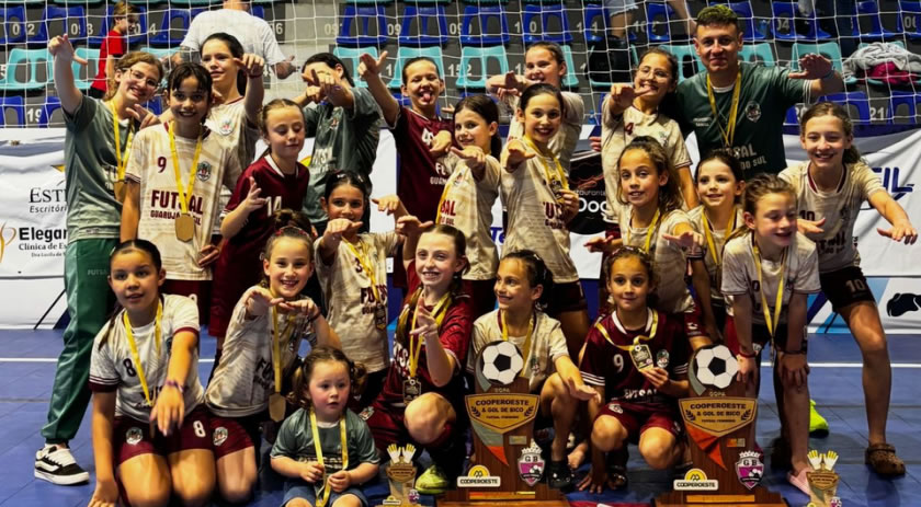 Guarujá do Sul brilha no futsal feminino com conquistas regionais